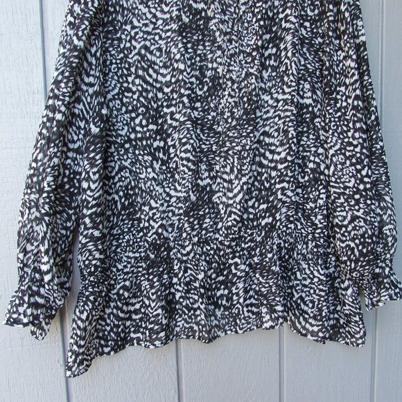 New York City Design Co. Garterized Blouse! NICE! - Picture 3 of 7